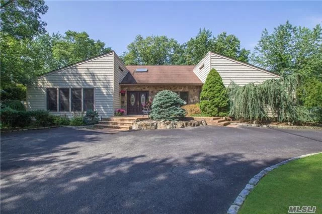 Country Club Setting! Beautiful 6 Bdrm 4.5 Ba Farm Ranch In The Castles. Spac Rooms, Fam Rm With Cathedral Ceilings & Fireplace, Wood Floors, Updated Kit W/ Gran, Movable Cntr Island & Ss Appl, Updated Mstr Ba. Gorg Prop W/ Ing Gun Htd Pool, New Trex Deck & Vinyl Shake Singles. Circular Drive, 2 Car Gar, Syosset Schools.