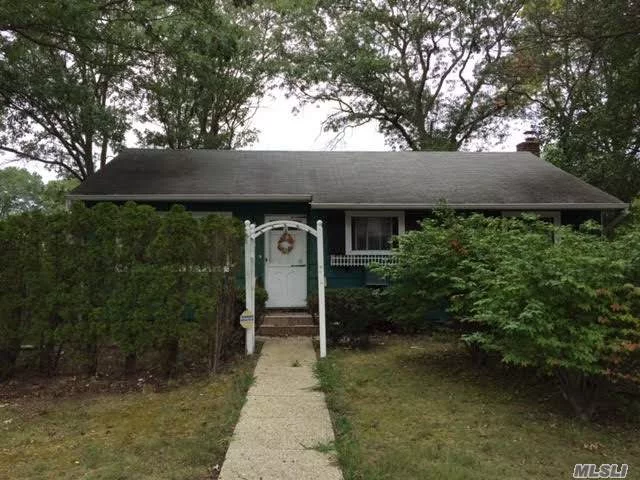 Great Opportunity To Own! 3 Bedroom Home With Hardwood Throughout And Full Basement! Near Train, Highways And Shopping! Low Taxes!!!!