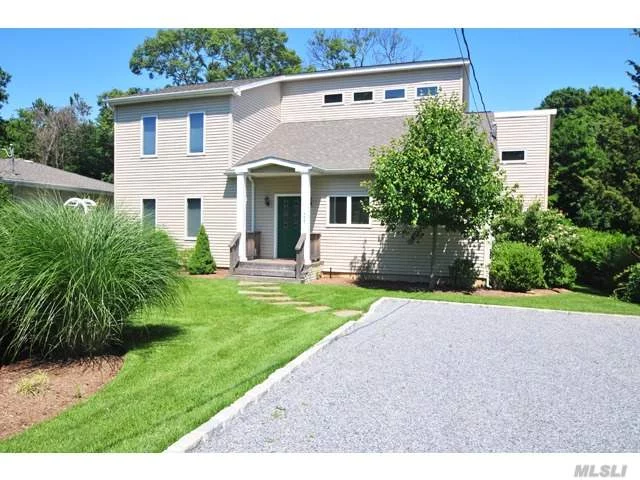 Founders Landing Neighborhood Contemporary Custom Home With Vaulted Livingroom Ceiling. Designed For One Floor Living With First Floor Owners Suite, And Laundry. Additional 2 Bedrooms, And Full Bath Upstairs. Sliders To Rear Deck And Yard. Moments To Founders Landing Park/Beach And Southold Village. 2018 Available June:$8, 500, July:$10, 500, And Post Labor Day.