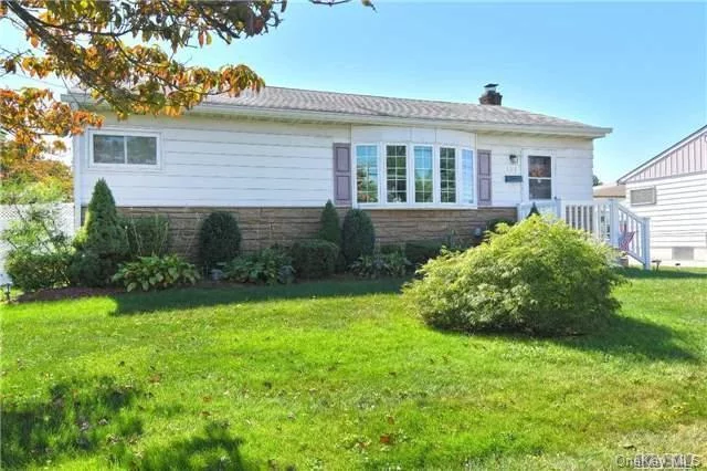 Bethpage School #21, 3 Bedrm Ranch, Updated Kitchen, Updated Bth, Hardwd Flrs, Living Rm/Dining Rm.Full Finished Basemnt W/Wainscoting, And New Carpeting, Laundry Rm, Fenced Property W/Detached Garage & Large 12X15 Deck.Close To Shopping, Lirr, Ice Skating Rink, Pool, Library & The Bethpage State Park Golf Courses.This Home Is Being Sold With A 13 Month Home Warranty!