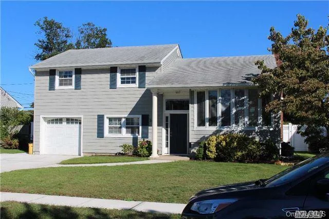 Beautiful Manicured Syosset Split Featuring: New Granite Kitchen, Family Room W/High Hats, Lr, Dr W/Sliders To Deck. 3Br, 2 New Full Baths One W/Jacuzzi Tub . New Wood Floors, Rear Patio, 3 New Ac Units (3Years), Pull Down Attic W/Attic Fan. New Vinyl Fence, New Driveway, 200 Amp, Generator Plug, 3 Zone Hearting, New Washer/Dryer. Come See This Beautiful Home.