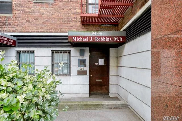 Spacious & Well Designed Office W/ Excellent Patient Flow & Low Maintenance Medical Condo For Sale Behind Queens Ctr Mall, Conveniently Located Nr Transp. Great Exposure, Nr Lie & Queens Blvd.. This Medical Condo Is A Generous 1, 157 S/F W/ 5 Examining Rms + A Leaded Room That Was Previously Used For Chest X-Rays. There Is Also A Receptionist Desk & Waiting Area & 1Bath.