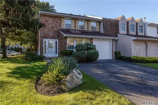 Contemporary Large Cedarwood Model Over 2145Sq Ft, An End Unit ,  Bright And Has An Open Flow, Upstairs Mb Suite, 1 Bd, 1 Fbth, , Den/Bedroom On The Main Level. New Roof And Skylights. In Beautiful Woodland Pond Community With Heated Pool, Tennis Cts, Clubhouse, Gym, Playground. Basketball Ct.