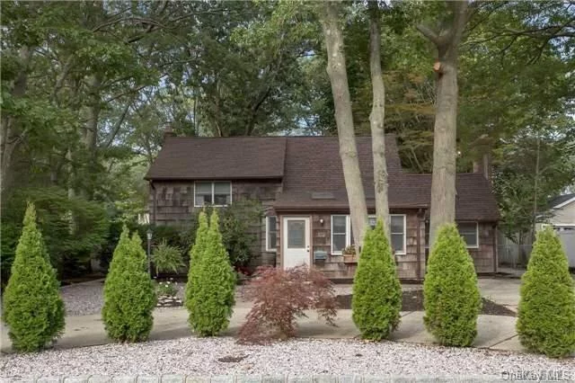 Charming Split Level In A Great Neighborhood. Bright And Airy With A Nice Big Kitchen And A Great Back Yard To Play In.