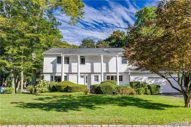 Price Reduction! Fabulous Country Estates Loc! Exp 4 Br, 2.5 Bth Col Opn Flr Plan, Crwn Mldngs, Wd Flrs, Lrge Lght-Filled Rms, Newer Flr To Ceiling Win, Spac Lr W/ Fplace, Huge Fam Rm W/Cath Ceiling, Skylite, & Brk Fplce, Redone Eik W/ Granite & Ss App, Exp Mstr Suite, 2 Wlk-In Clsts & Cstm Mrble Bth. Fin Bsmt, Brk Patio, .38 Flat Acres. 2 Car Garage. E.Hills Pk Incl, Rslyn Sd