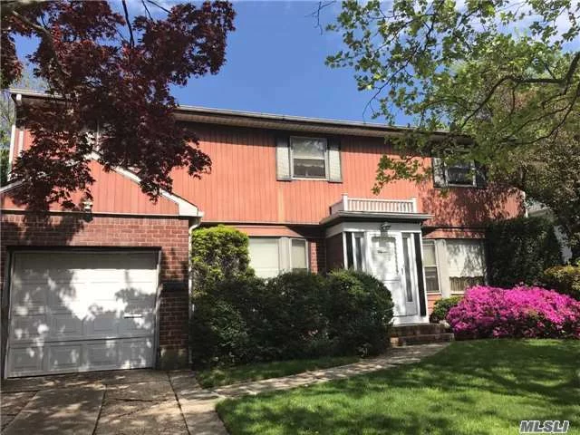 Wonderful Potential In This 4 Br 2.5 Ba Colonial - Good Sized Rooms - Den/Fpl-Basement Finished With Playroom - Great Location - Close To Schools, Parkways And Lie, Shopping ! Priced To Sell!!