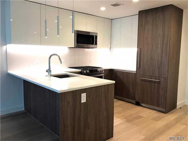 Newly Build One Bedroom Plus Study Room And Balcony With View. Located At Skyview Shopping Mall, 2 Blocks From #7 Mta Train And Main Street Flushing.