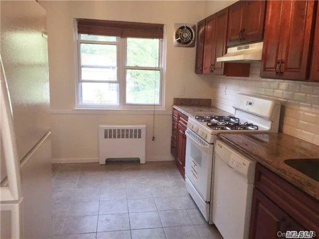 Excellent Condition, Spacious And Bright House, Finished Basement, New Refrigerator, 5 New A/C&rsquo;s, Garage/Parking And Plenty Of Street Parking, Washer/Dryer, Sd26, Pet Friendly, Back Yard, Easy Access To Highway, 3 Bus Lines (13, 31, 28), 5 Mins To L.I.R.R. Must See!