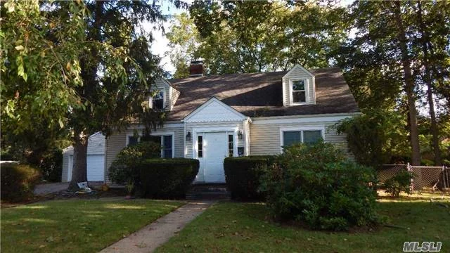 North Syosset, Expanded, Very Spacious House On 0.44 Acre, Parklike Property, Huge Den With Cathedral Ceilings, Breezeway, Hardwood Floors, Gas Heating, 2Car Garage