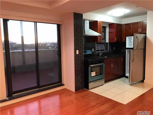 1Br Apt With 300Sqft Balcony, New Condo Building, Heart Of Flushing, One Block To Main Street, Apt Facing South, Oak Wood Floor.