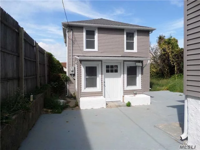 Gut Renovated Duplex Carriage House.Granite And Wood Kitchen. W/D Hookup, Hardwood Floors