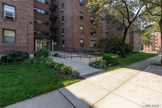 Best Location In Windsor Park! Close To Public Transportation & Shopping. Large And Sunny 1 Bedroom, Renovated Kitchen, Wood Floors Throughout. Low Maintenance! Don&rsquo;t Miss This Opportunity!