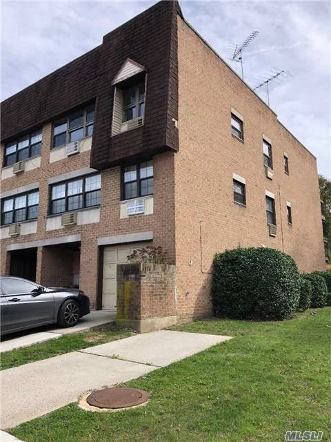 Beautiful Attached 3 Stories Condo, 3Brs Apt With 2 Full Bath & Balcony, Washer And Dryer In The Unit, One Garage Included.