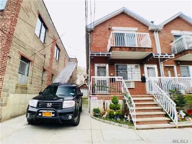 Beautiful 3 Beds/2 Baths With An Ocean View From The Balcony, Located In The Heart Of College Point. Only 2 Minutes Away From College Point Blvd , Q65 Bus Stop, And All Major Restaurants And Shops. Tenant Is Paying For E