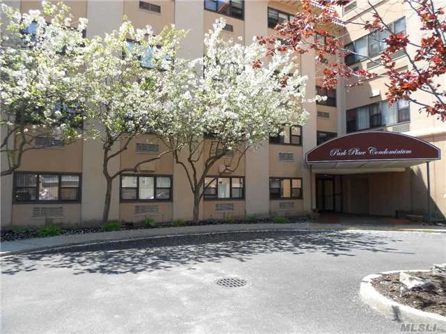 Located In Desirable Park Place Condo. Gated 24/7 Security, Pool, Parking And Gym. Washer/Dryer In The Unit. Close To Lirr, Shops And The Beach. This Unit Is Completed Renovated. It Has A New Bathroom With A Soaking Tub.  Kitchen Has Granite Counter Tops. There Is A Utility Room Off The Kitchen With Additional Storage And Washer/Dryer. .