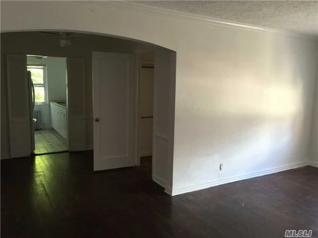 1st Hardwoods Floor Through Out, 2 Large Spacious Bed Rooms In Great Neck South Schools. This Apartment Locate Near Lirr Express Train Line To Manhattan, Shopping Area,  And Restaurants Within Lovely Quiet Neighborhood.