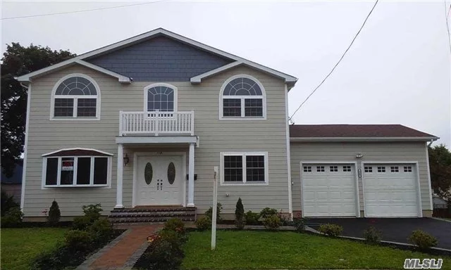 Center Hall Colonial W/4 Brm & 2.5 Bath. Situated In Prime Location In The Heart Of Albertson. Excellent Craftsmansh W/Open Plan Layout, Designer Eat-In-Kitchen W/Breakfast Area, Formal Dr , Family Rm W/Fpl, 2 Zone Cac & Gas Heating, Close To Lirr, Buses And Parkways. A Wonderful Gem, New Built 2017.