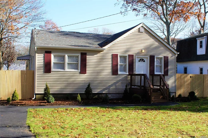 Like New Ranch With An Open Layout Thats Great For Entertaining. Tall Ceilings With Plenty Of Light. White Kitchen Cabinets And S.S Appliances. Fenced Back Yard. A Lot Of House For Under $200K. Must See!