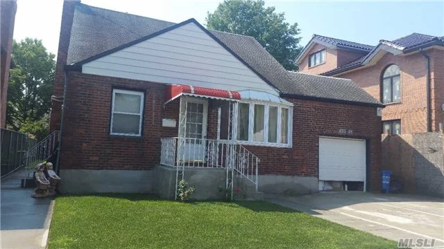 Move In Condition, 4Br, 2Bth, Finished Basement.Hard Wood Floors, Large Back Yard