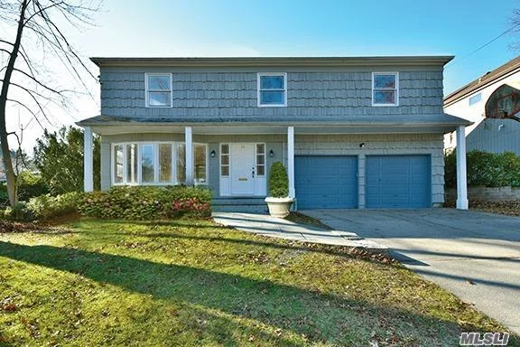 Very Large, Gracious House With 5 Generous Bedrooms All Upstairs, First Floor Open Concept With Large Sunny Rooms. Basement With High Ceilings. Must See! (Photo Of Outside Of House Has Landscaping Digitally Enhanced)