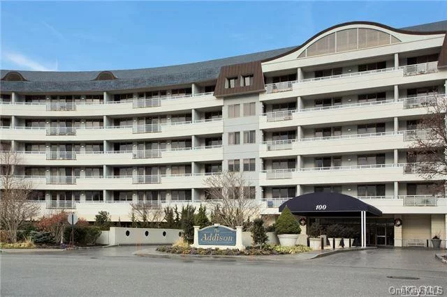 Enjoy Resort Style Living In This Luxurious 55+ Community In Harbor View. Beautiful Sun-Filled 2 Bedrooms, 2.5 Baths Condo With Laundry And Spacious Terrace. Amenities Include Gatehouse, 24 Hr. Concierge, Clubhouse, Indoor/Outdoor Pools, Gym, Card Room, Plus Jitney To Town And Train. Best Value In Harbor View!