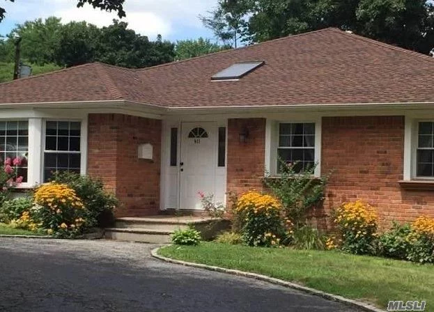 Great Location In East Hills. Includes Membership In East Hills Park/Pool, Roslyn Schools. Updated Ranch With Large Eik, Master Suite, With New Bath, New Roof/Windows, Molding And New Plumbing. Lower Level W/O Den Fpl, Bed & Bath