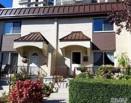 Townhouse Cac. Front And Rear Entrances , 3 Bedroom, 2 1/2 Bath. Washer/Dryer .Welcome To Luxury Living, 24 Hour Concierge/Doorman In The Main Bldg.. Gorgeous Duplex Town Home. Amenities, Nail/Beauty/ Hair Salon, Dry Cleaners, Pick Up & Delivery, Deli/Restaurant. Tennis Cts , Heated Pool .Total Monthly Maint. $2241.58 W/O Garage