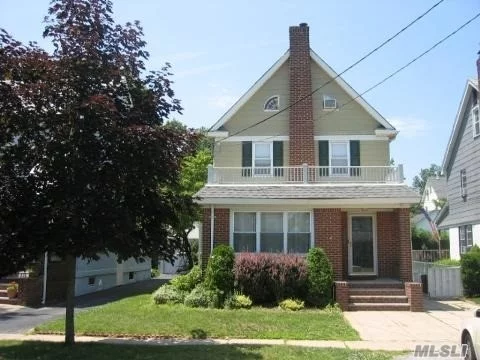 Private Entrance To This Charming Colonial In Fl Pk Village. 1st Flr Unit W/Spacious Livingroom W/Frplce, Eik , Bath, Master Bedroom, Bedroom, Full Basement With 2 Rooms, Laundry And Utilities. Parking In Driveway, Near To Lirr, Shops, Etc. Heat Included. 5 Mins To Lirr, Shops