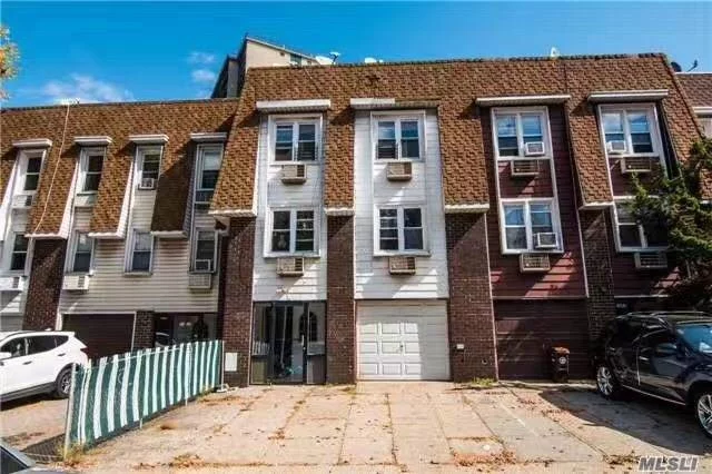 Three Bedroom And Two Full Bath. Living Room. Great Condition, Walk To Bay Terrace Shopping Center. Nearby Restaurants, Banks, Movie Theater. Convenience To All. Close To 295 Clearview And Cross Island Pkwy. Mta Q28 To Flushing. Qm20 To Manhattan.