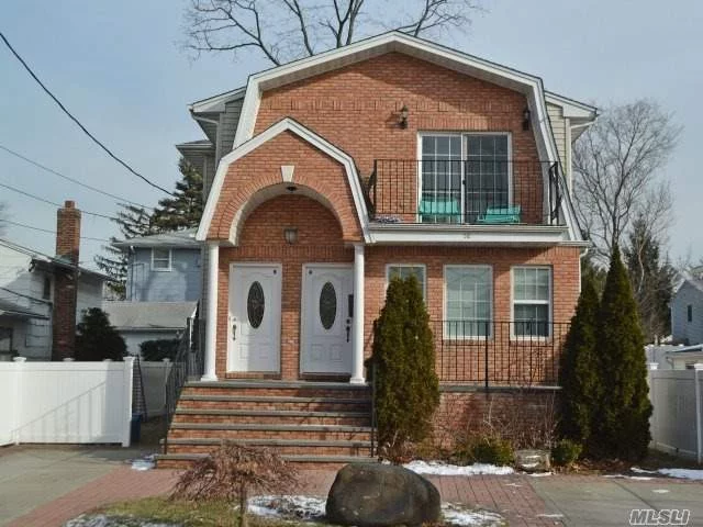 Located In The Beautiful Manhasset Isle. 3 Bedroom 2 Bathroom With A Washer And Dryer Included. Spectacular Water Views