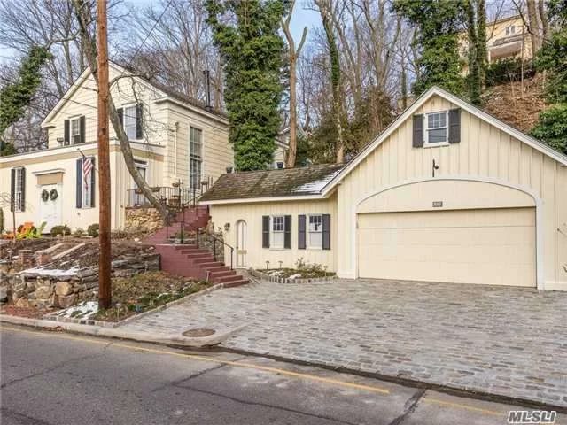 Roslyn. Landmark Village 4 Bedroom Home. Kitchen W/Brkfst Bar Leads To Fabulous 18 Ft Cathedral Manhattan Style Loft. Living & Dining Rm With Refinished Wide Plank Floors. Office/Den On Balcony Level. 2 Room 1st Floor Mstr Suite. Walk-In Closets/Mstr Bath + Nursery/4th Br. 2 Car Garage + 3 Car Parking. Close To Pond Village & Lirr.