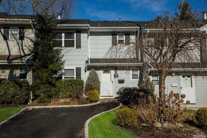 The Manors, Wonderful Condo Complex In Jericho School District!Spacious & Bright 1662 Sq Ft Townhouse W/3 Bdrms & 2.5Bths! Entry Leads To Lvrm, Fdrm, Lg Eat-In Kitchen, Laundry &.5Bth! Master Bdrm Ste W/Renovated Fbth & Lg Closets Plus 2 Bdrms & Renov Fbth!Cac, Private Driveway & Community Ig Pool & Tennis. Convenient Location To Transp & Shopping!Priced To Sell!