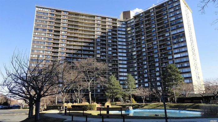 Bright And Spacious 2 Bedroom, 2 Bath Condo With Terrace And Panoramic Views. New Eat-In-Kitchen With Ss Appliances. 2 New Bathrooms. Gated Community With Doorman, Concierge, Year Round Swim/Fitness Center, Tennis Center, Shopping & Restaurants On Premises. Parking Opportunity. And Much More. Near Lirr And Public Transportation. A Must See.