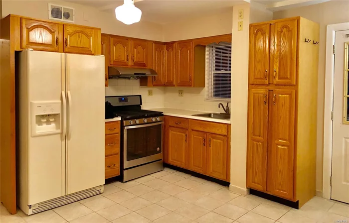 This Charming Apartment Features 1 Bedroom And 1 Full Bath. It Has A Large Living Room With Ample Storage Space. All Utilities Are Included, A Parking Spot And Shared Washer And Dryer. Easy Access To Transportation, Shopping Center And Restaurants.