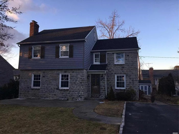 Beautiful Colonial House Greatneck South School, Near The Highway And Northern Blvd , Mint Condition,