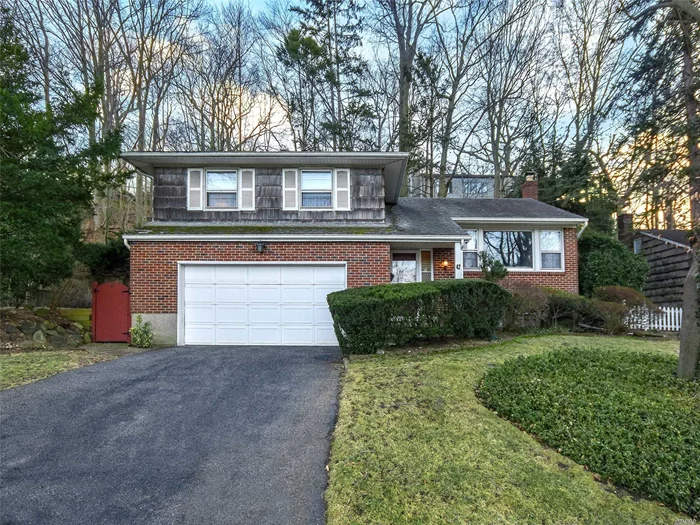 Baxter Estates Split Featuring 3Brs, 2.5Baths, Large Sun Drenched Living Room, Dining Room, Eat In Kitchen, Family Room. Meticulously Maintained Home. Convient To All.Must See!