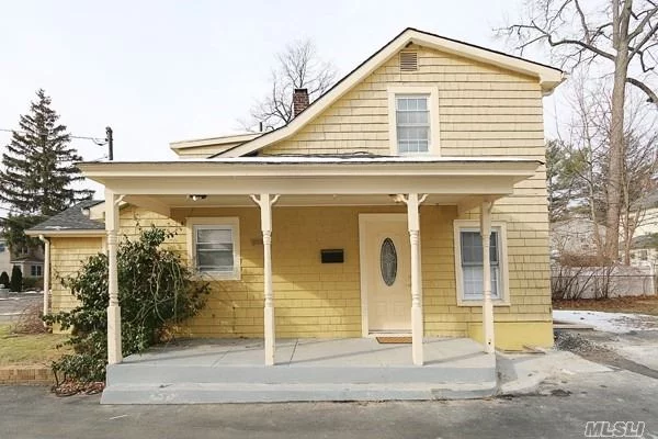 Beautiful, Bright, Spacious 2 Bedroom, 2 Bath Cottage In The Heart Of Roslyn Heights. New Kitchen, New Baths, Spacious Master Suite With Jacuzzi Tub. Open Floor Plan. Access To Your Own Backyard, 3 Car Driveway. Close To All.
