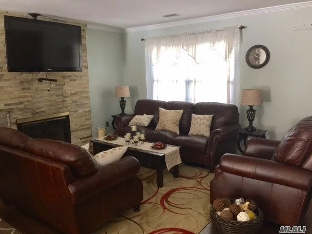 Stunning Detached Home In Hunt Club Communiity. Totally Renovated Inside And Out. Flr, Fdr, Eik, Mbr W/Full Bth, 2 Bed, 1.5 Bth, One Car Garage, Lg Rear Patio And Community Amenities.