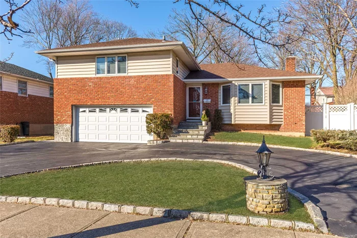 New To Market! Fabulous, Sunfilled Split In Desirable Syosset School District. Beautiful Expanded Kitchen W/Ss App. Open Floor Plan W/Gleaming Wood Flrs. Master Suite W/Cedar Wic . 2 Add. Bdrms. Updated Granite Hall Bath. Spacious Den W/Frplce Overlooks Private Newly Fenced In Yard. Anderson Windows, Cac, Unique Semi Circle Driveway. Taxes Are Being Grieved. Near Rr, Shopping, Highways & Schools. Perfect Location! Gas On Street.