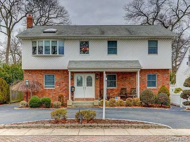 1998 Colonial (Great For Ext. Family) Features: Main Fl- New Eik W/ 1 Skylite, Gran. Ctops, Ss Appls, Ceramic Flr. Lr & Fdr W/Cathedral Ceiling, 1 Skylite, Hardwd Flrs Thruout. Mstrsuite W/ 1 Full Bth, Wic; 2 Brs & 1 Full Bth. 1st Fl- 2 Large Brs, 1 Den W/ Sliders To Yard + 1.5 Bths, Lr & 1 Xtra Rm W/ Ose. Full Fin. Bsmt W/ 2 Xtra Rms, Ose. Also Cac, Gas Boiler.