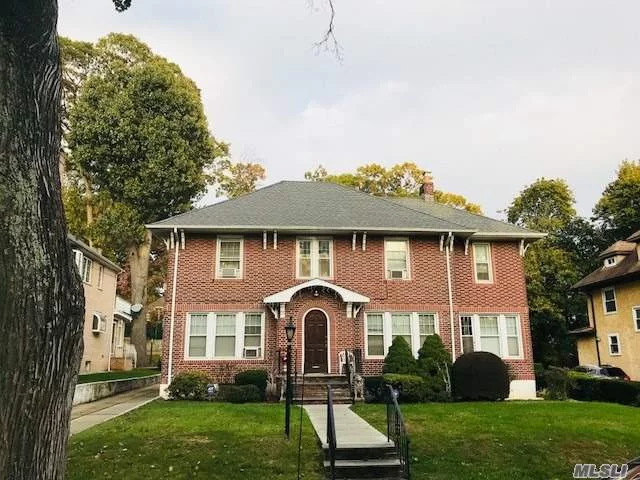 Holliswood 4 Bedrooms 3.5 Baths Colonial Brick Home For Rent. Home Features Formal Living / Dining Room, Fireplace , High Ceilings, Spacious Bedrooms. Very Large Back Yard For Entertaining & Much Much More!!!