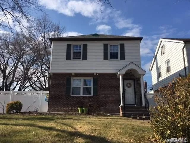 On The Bell Blvd 3 Bedrooms Nice House Hardwood Floors Throughout. Nice Dining Room, And Renovated Eat In Kitchen . Basement Fully Finished, Laundry Area, Family Room Att. Garage, Large/Patio! Near The Shopping, Lirr.Nice Whole House Must See!!!