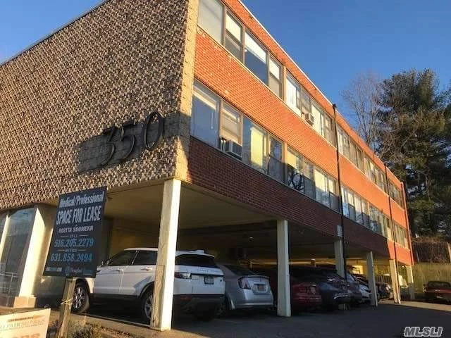 Great Neck. Space Available In A Prestige Elevator Building. Approximately 513 Sq Ft, Comes With Parking.. Corner Office With Lots Of Windows And Light. Utilities Not Included In The Price