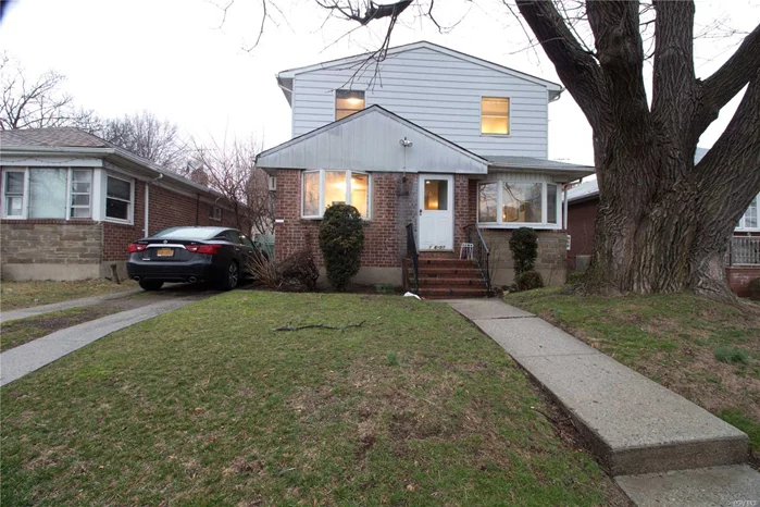 This Huge Beautiful House, Seated In The Heart Of Fresh Meadows Features 6 Bedrooms 3 Bathrooms As Well As Offices And Much Much More. Is A Must See In The Area. Over 2000 Internal Sq . Feet!!! School District 26.