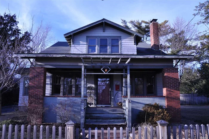 1926 Sears Craftsman Colonial Replica Of The Vallonia Model. This Completely Restored Home Has A Sunny Rocking Chair Front Porch. Gorgeous Wood Floors Throughout, Decorative Window Glass & French Doors. Full Basement And 1.5 Car Detached Garage. Babylon Schools, Basic Star Is $1369