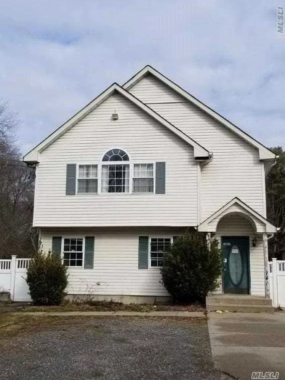 This Single Family Home Has 5 Bedrooms And 4 Bathrooms And Sits On 1.31 Acres Of Land. The Top Floor Open Concept Kitchen And Living Room With Vaulted Ceilings Is A Dream. This One Will Not Last!