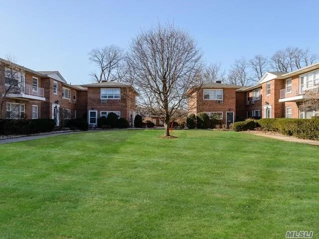 First Floor Garden Apartment. Entry Foyer, Lr/Dining Area, Efficiency Kitchen, Large Bedroom, Full Bath. Common Laundry Area On Premises. Conveniently Located Across From Soundview Shopping Center.