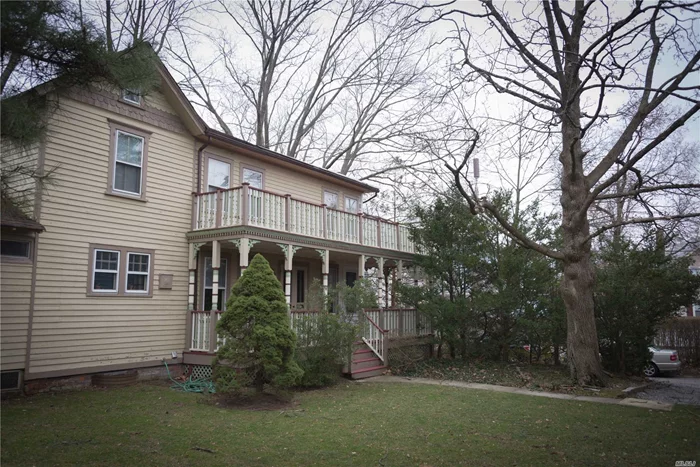 Vintage Beauty. Porches, Wood Floors , Soaking Tub.....Oh My!!!! Lovingly Pristine.