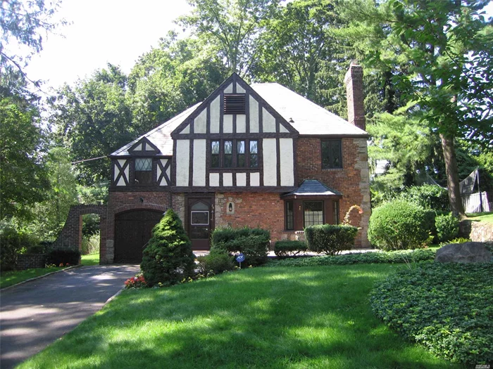 Brick And Stucco South Strathmore Tudor.Beautifully Updated 4 Bedroom Home With New Kitchen And Baths.Family Room Overlooks A Landscaped Rear Garden.Bright And Cheerful Home Makes This The Perfect Rental In Manhasset!