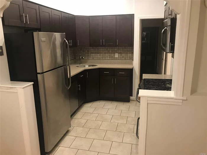 ***For Rent*** 2 Bedroom, 2 Bath, House In Astoria (45th St And 20th Ave) Updated Kitchen. Hardwood Floors. Stainless Appliances. Washer/Dryer. Private Patio Area, Great For Bbqing $3, 200, Includes Private Parking